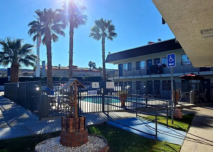 Cheap hotel: Motel 6-Palmdale, Ca
